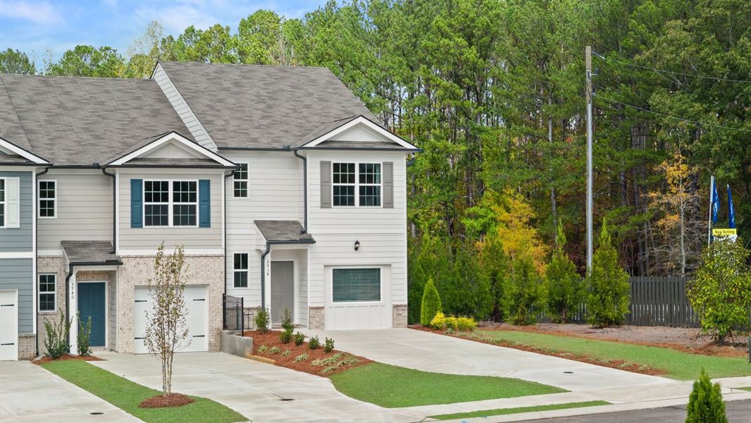 Front exterior of a home in the Woodbury Park community, located in Atlanta, GA (Image 13).