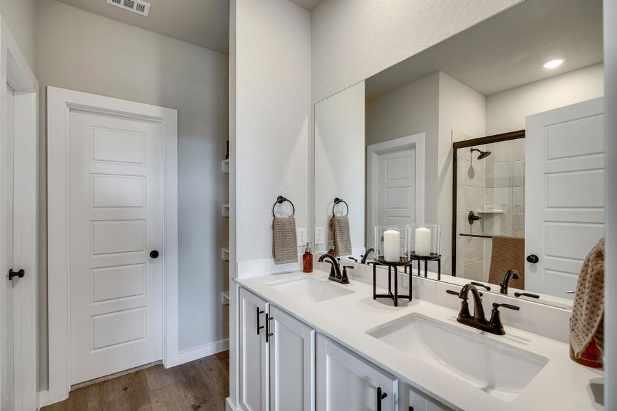 Fairway Crossing Model - Ellis