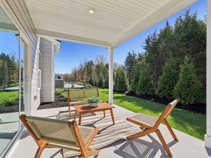 Exterior details of a home in Mission Hills, La Vergne (Image 3).