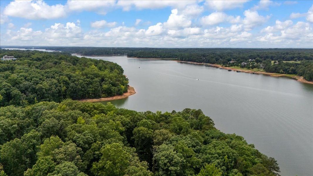 Enjoy outdoor activities on Lake Hartwell. Enjoy outdoor activities on Lake Hartwell.