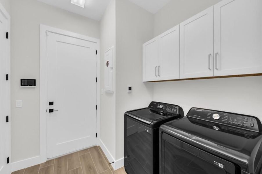 Furnished interior in a model home at Artisan at Watercolor Place in Bradenton (Image 79).