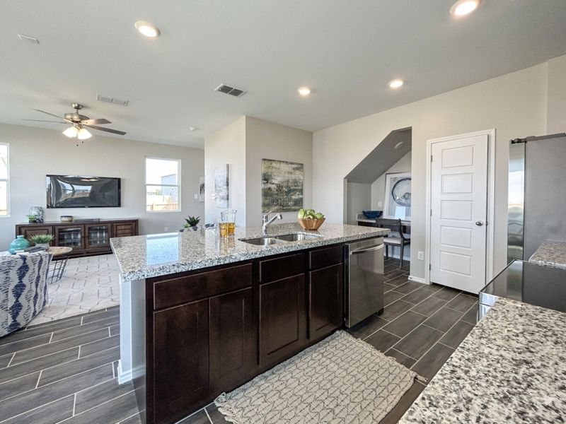 Furnished interior in a model home at Cuatro Vientos Sur in Laredo (Image 24).