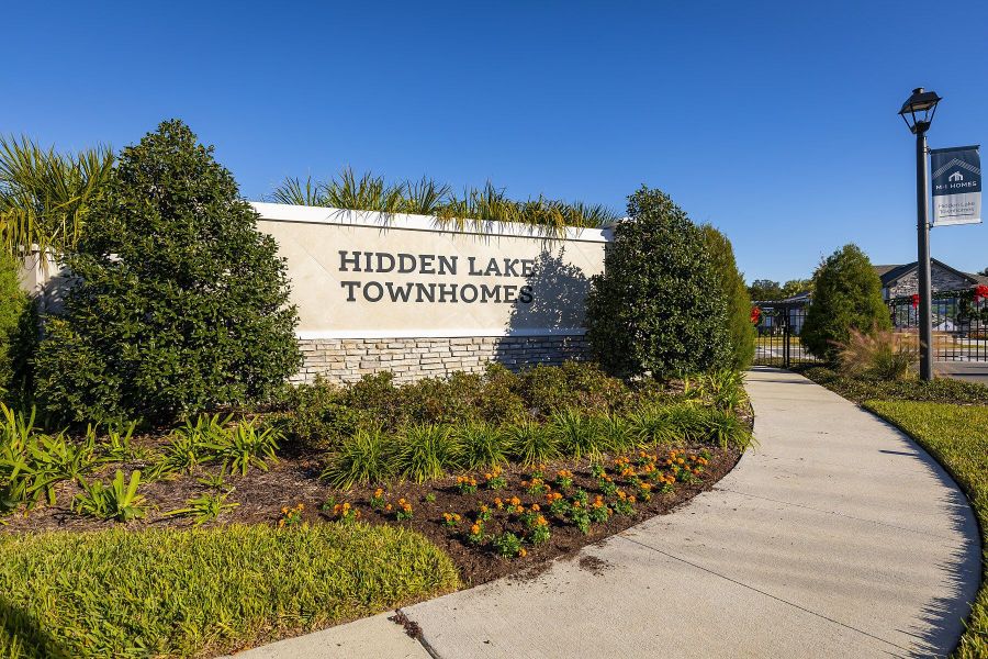 Image 33 of the Hidden Lake Townhomes community in Apopka, FL.