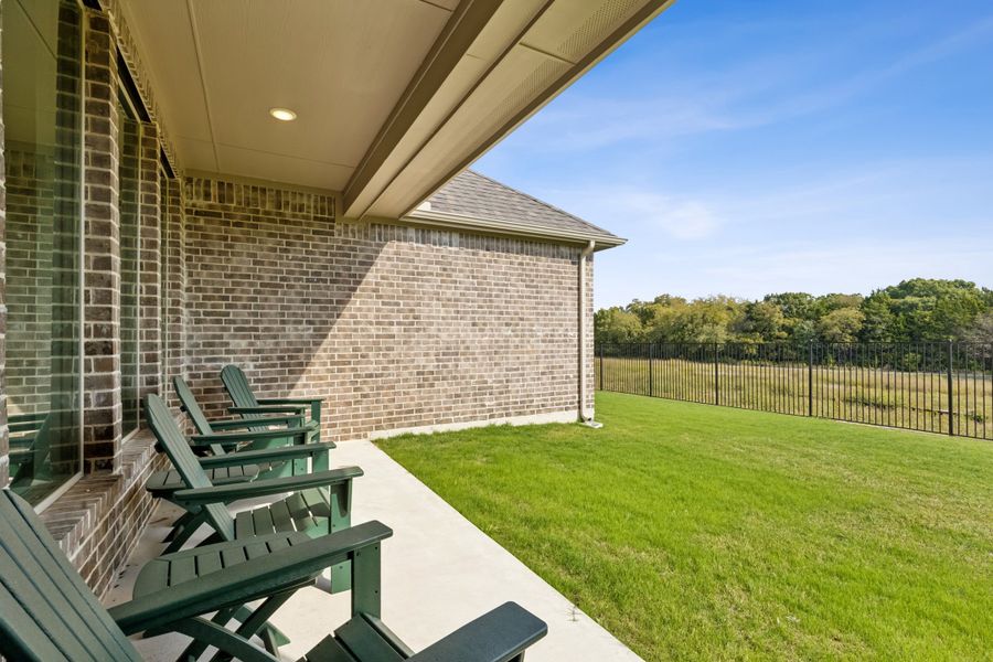 Exterior details of a home in Massey Meadows, Midlothian (Image 5).