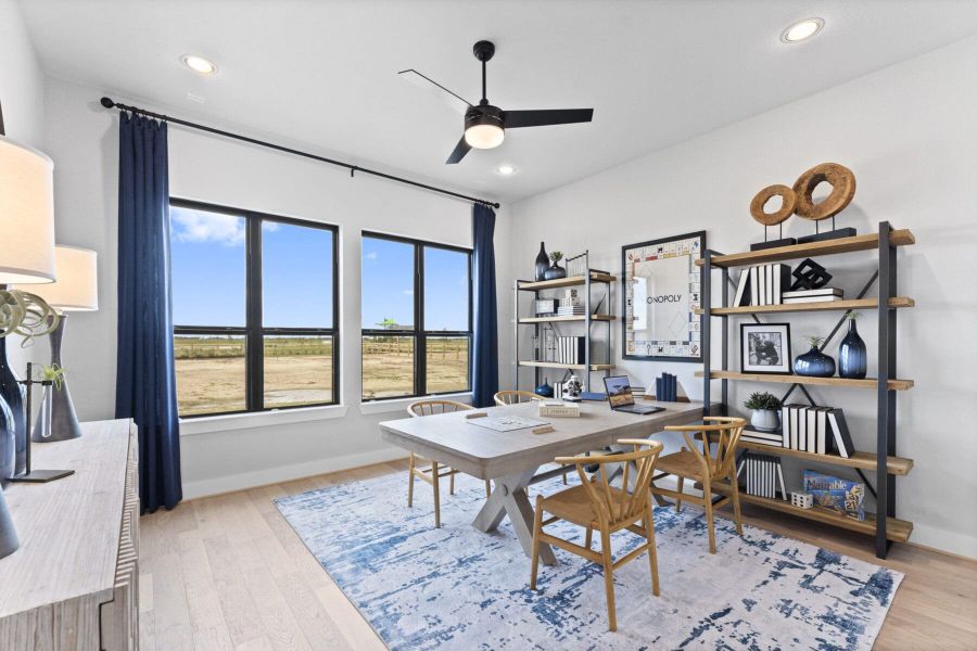 Furnished interior in a model home at Lakeview 100’s in Waller (Image 8).