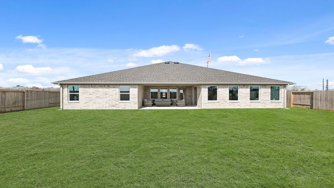 Exterior details of a home in Riverside Estates, Mont Belvieu (Image 3).