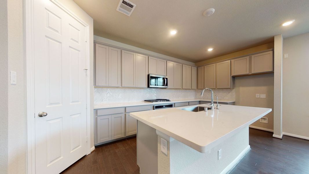 Image 25 of the Lakeshore at Towne Lake Townhomes community in Cypress, TX.