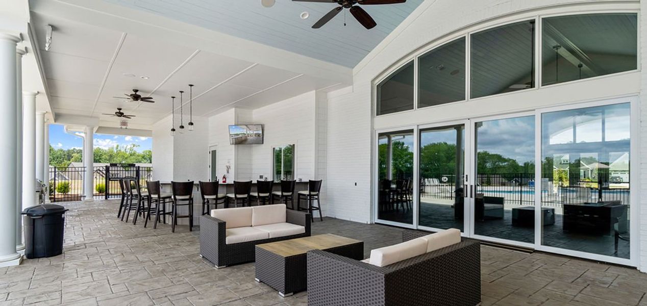 Clubhouse Patio with Outdoor Seating