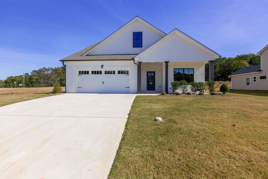 Front exterior of a home in the Standing Oaks community, located in Senoia, GA (Image 12).