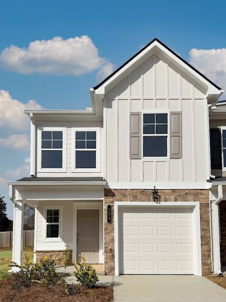 Front exterior of a home in the Village Green community, located in Adairsville, GA (Image 11).