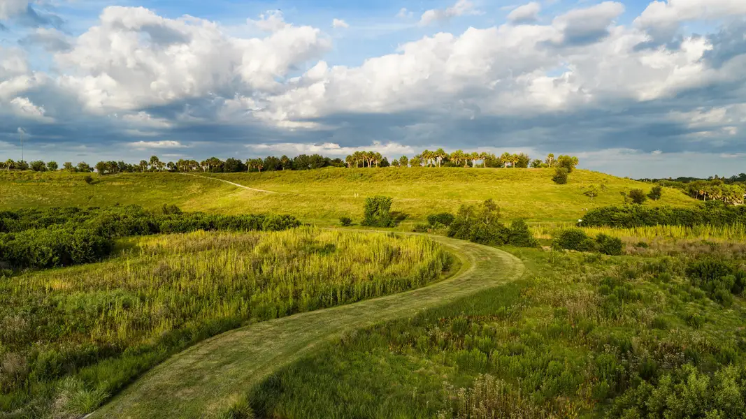 Natural surroundings and green spaces near Pine Ridge at Sugarloaf Mountain in Minneola, FL (Image 1). Natural surroundings and green spaces near Pine Ridge at Sugarloaf Mountain in Minneola, FL (Image 1).