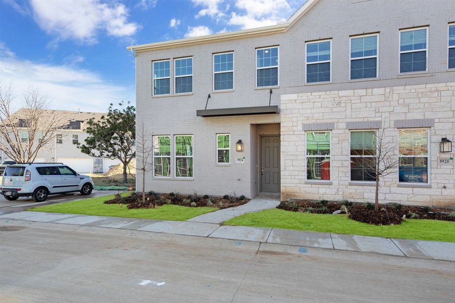 Image 20 of the Legends Crossing - Bungalows community in Irving, TX.