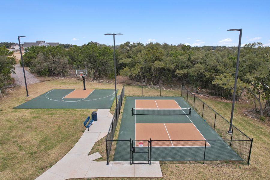 Heights at San Gabriel, basketball and pickleball court