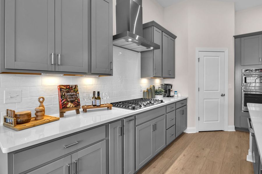 Designer Inspired Features & Finishes Designer Inspired Features & Finishes