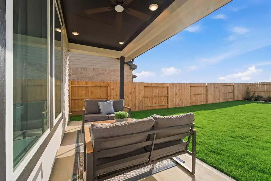 Exterior details of a home in Wildrye, Waller (Image 23).
