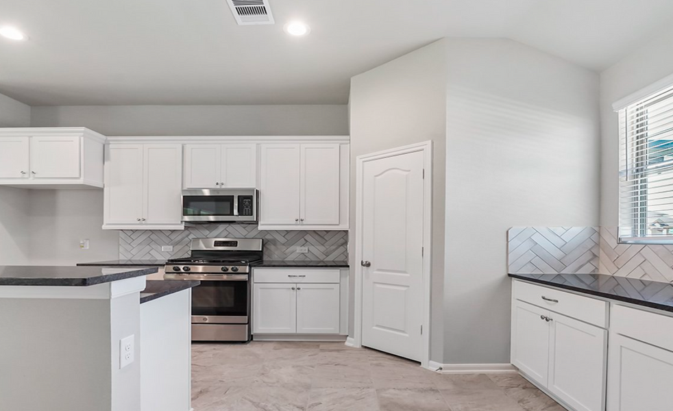 Image 10 of the Hunters Creek Estates community in Baytown, TX.