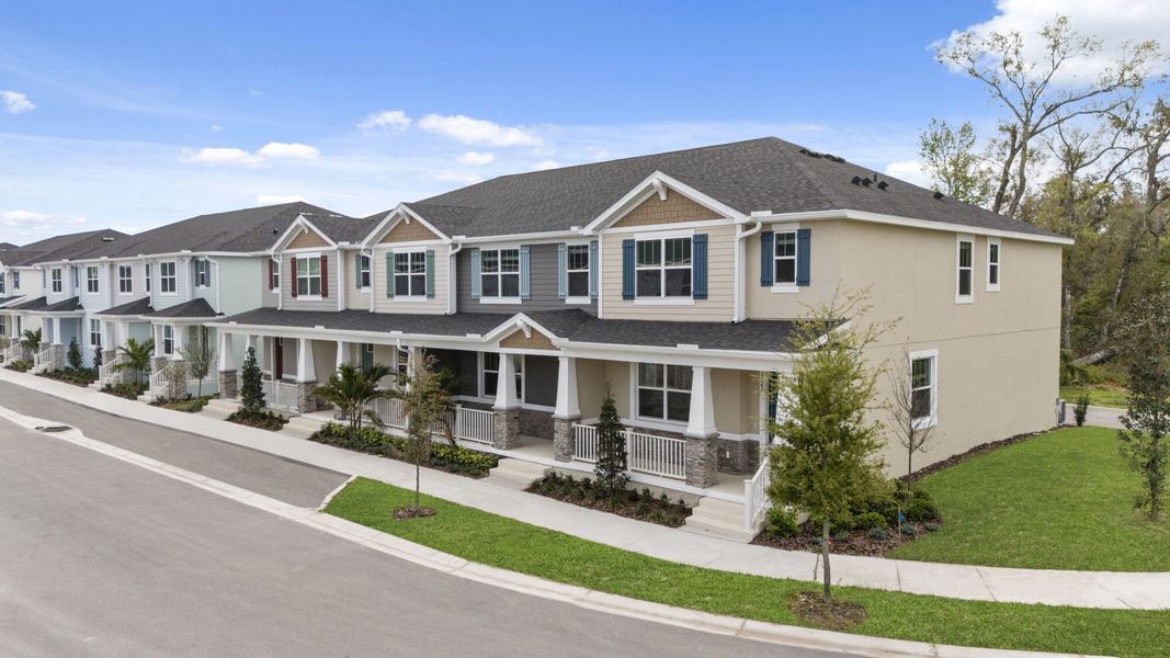 Front exterior of a home in the Hickory Grove community, located in Winter Springs, FL (Image 21).
