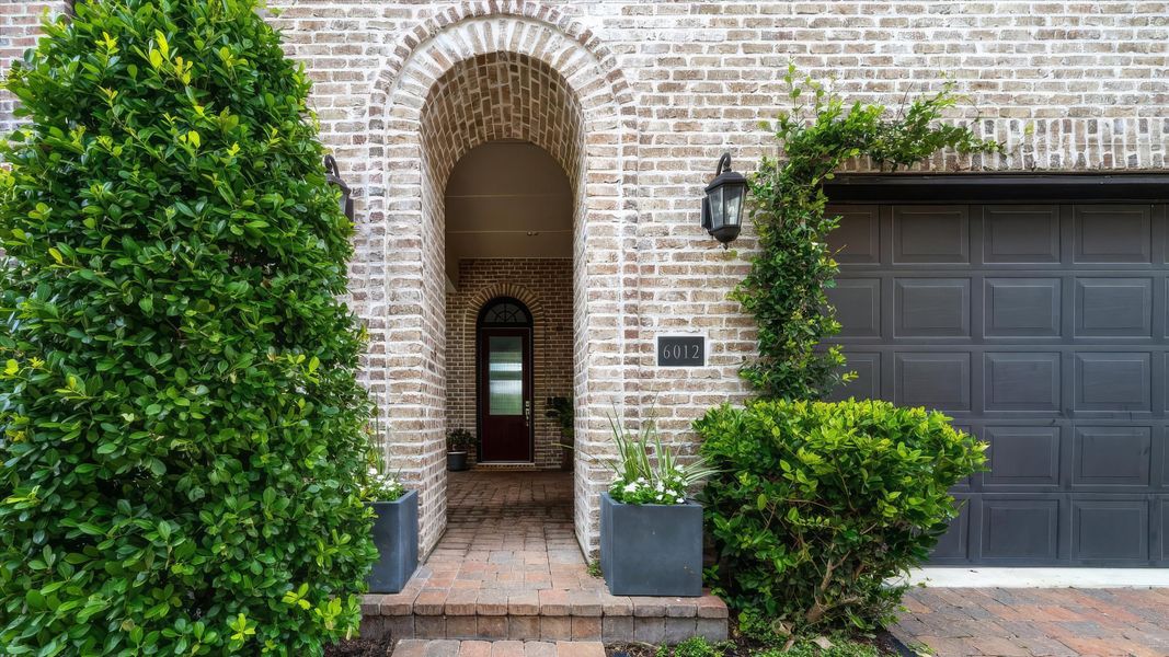 Exterior details of a home in Cottage Grove Lake Phase 2, Houston (Image 5).