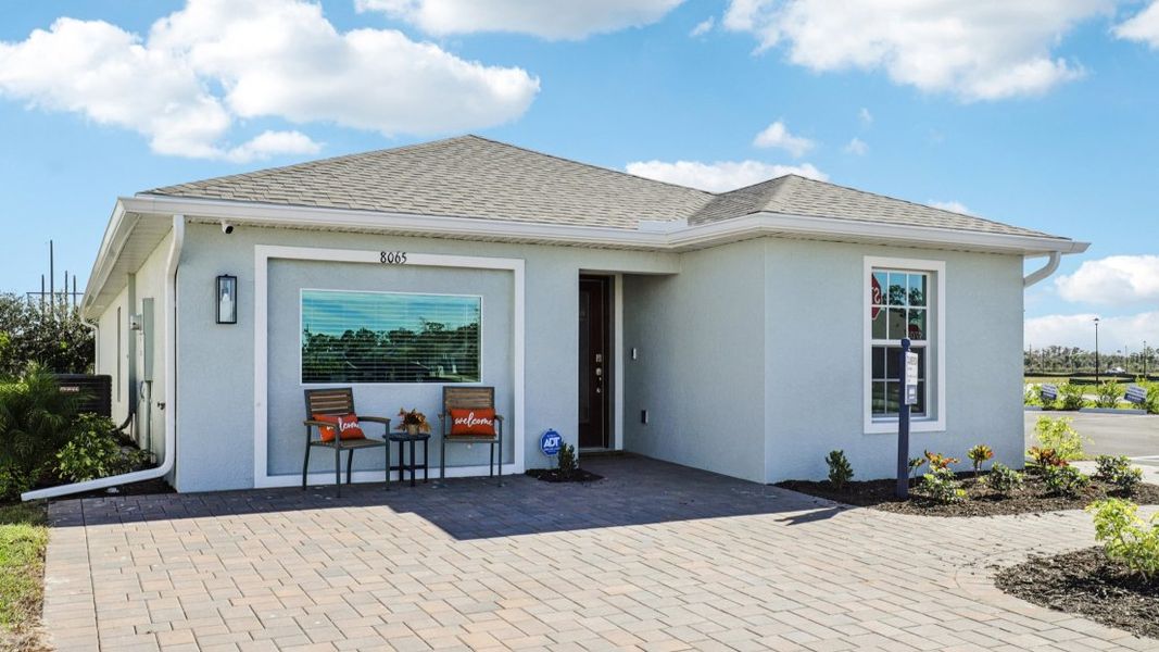 Exterior details of a home in Asher Park, Lehigh Acres (Image 4).