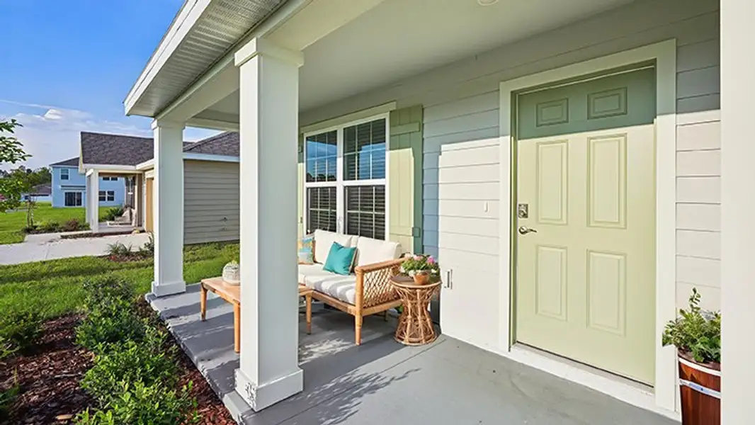 Exterior details of a home in Briarwood, Alachua (Image 2).