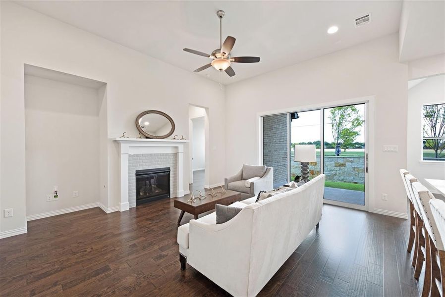 Image 56 of the University Place community in Dallas, TX.