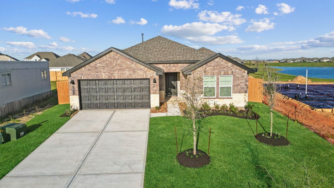 Front exterior of a home in the Lago Mar community, located in Texas City, TX (Image 3).