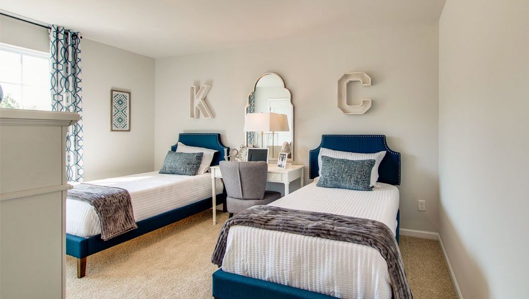 Furnished interior in a model home at Woodbridge Glen Townhomes in Lebanon (Image 34).