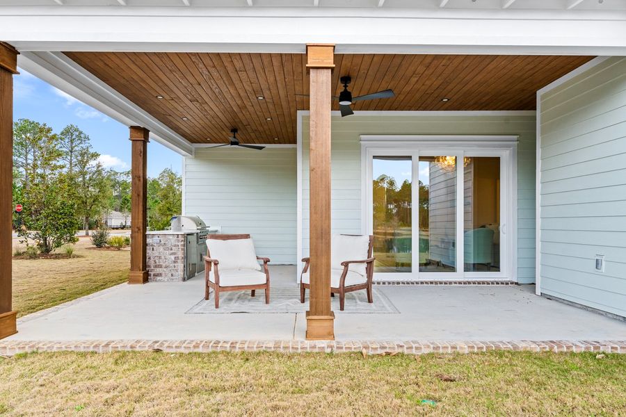 Steamboat Landing - Freeport, FL - Salt & Pine Luxury Homes - DSLD Homes - Brentwood II H - Covered Patio