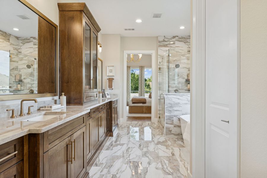 Plan 1640 Main Bathroom - Bella Casa Model Photo Plan 1640 Main Bathroom - Bella Casa Model Photo