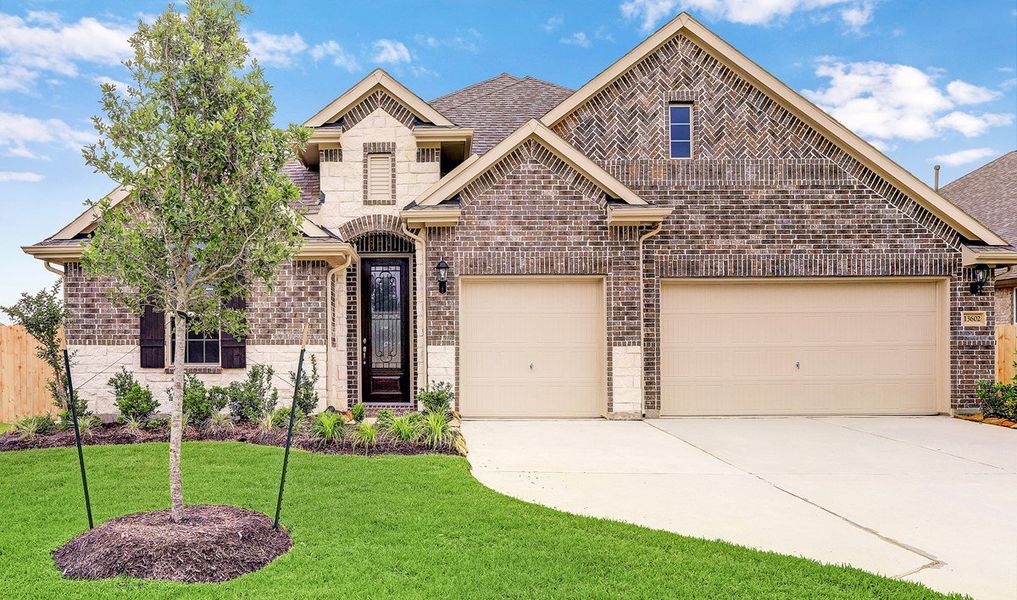 Front exterior of a home in the Waterstone on Lake Conroe community, located in Montgomery, TX (Image 13).