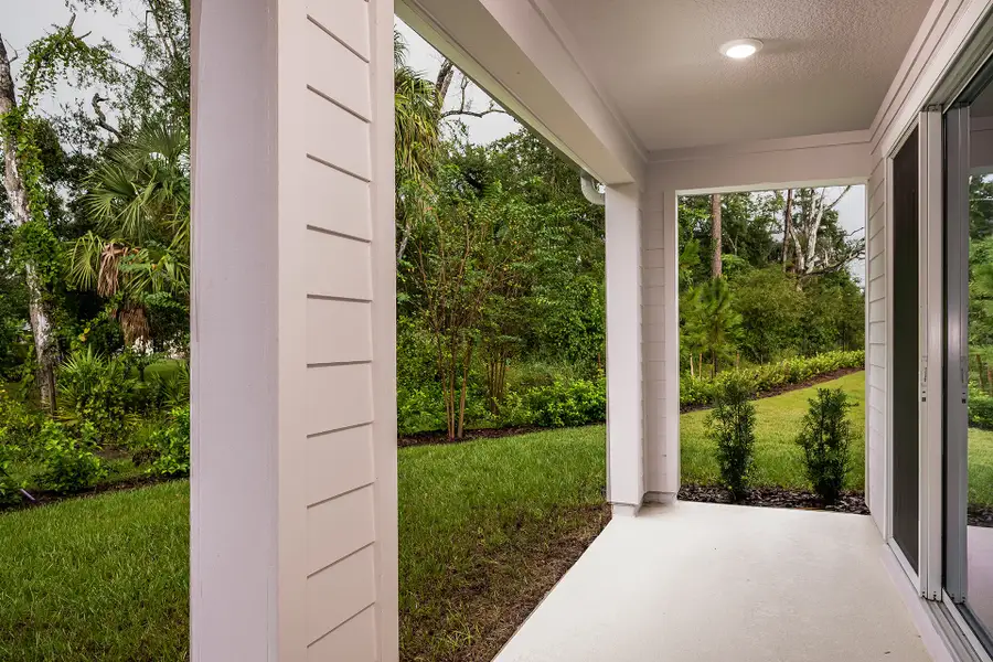 Exterior details of a home in Towns at Greenleaf, Oviedo (Image 2).