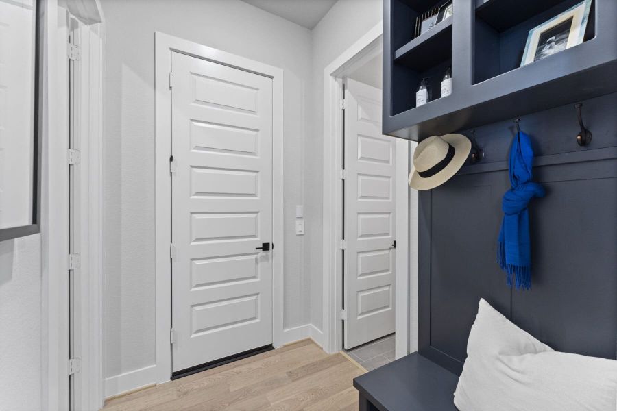 Furnished interior in a model home at Lakeview 100’s in Waller (Image 17).