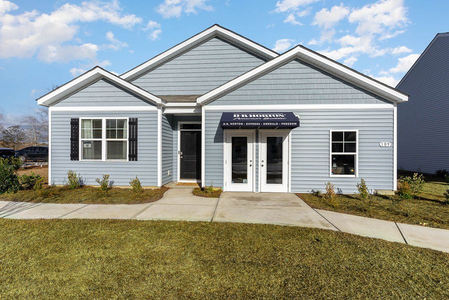 Front exterior of a home in the Island Green community, located in Myrtle Beach, SC (Image 14).