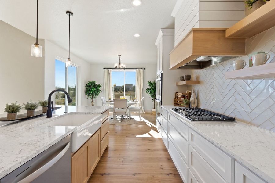 The Aurora Highlands,80019