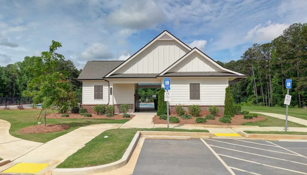 Community amenity available to residents of Crofton Place Enclave in Snellville (Image 13).