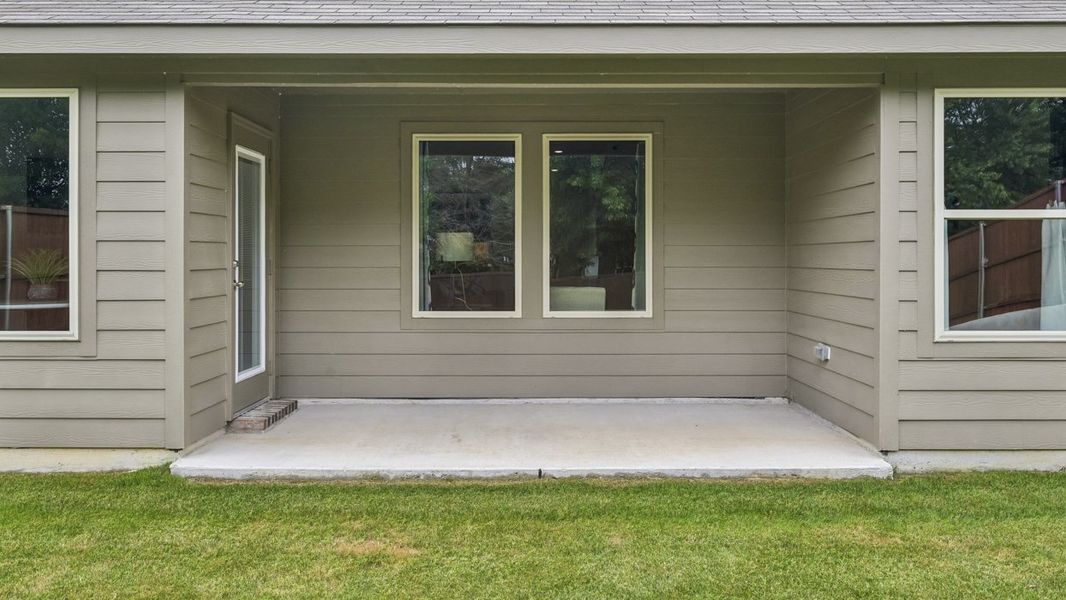 Exterior details of a home in Three Oaks, Sherman (Image 4).