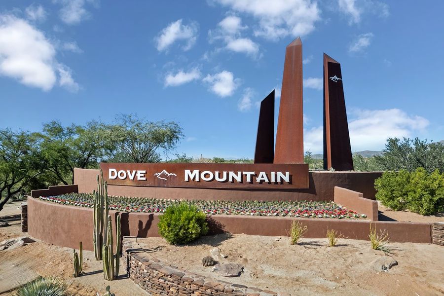 Shopping and dining at Dove Mountain