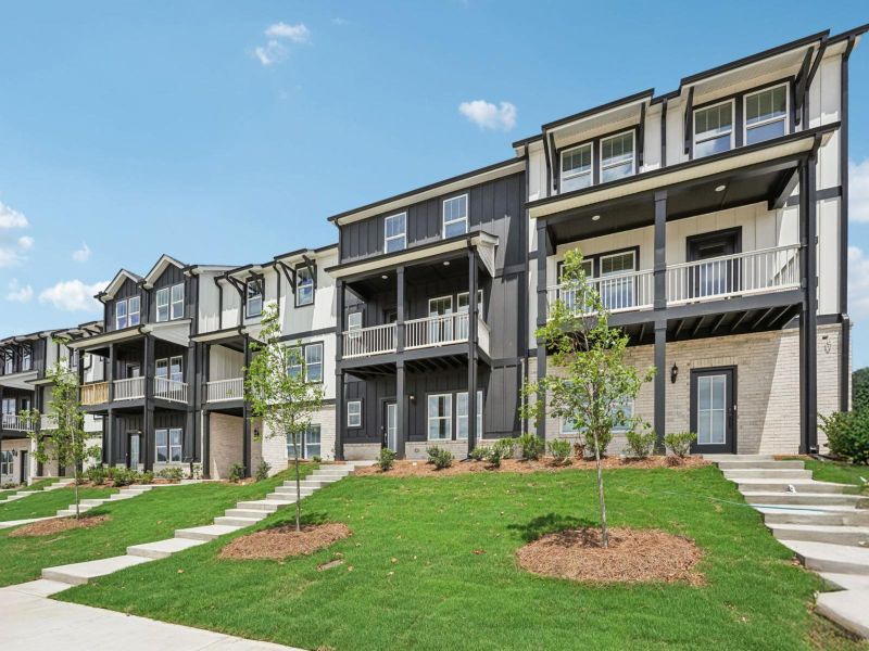 Front exterior of a home in the Hemingway - Highland Series community, located in Cumming, GA (Image 3).