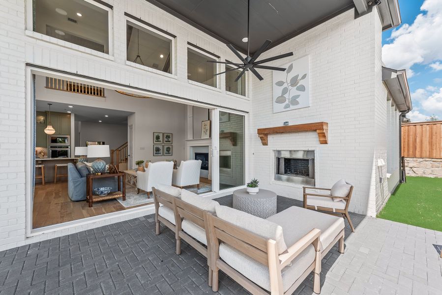 Furnished interior in a model home at The Homestead - 72' in Rockwall (Image 27).