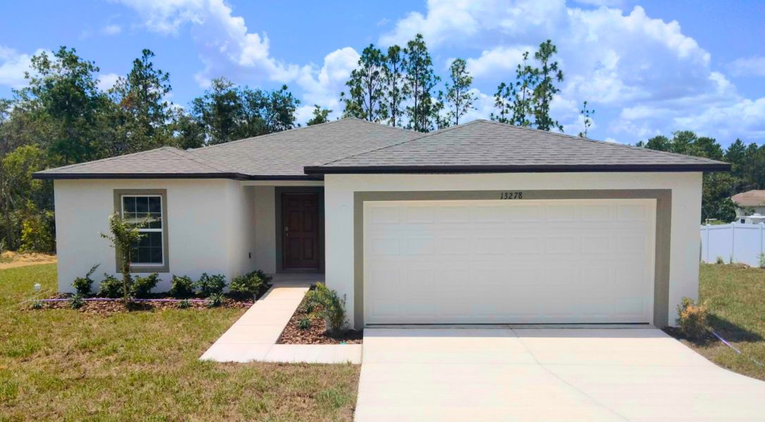 Front exterior of a home in the Royal Highlands community, located in Brooksville, FL (Image 2).