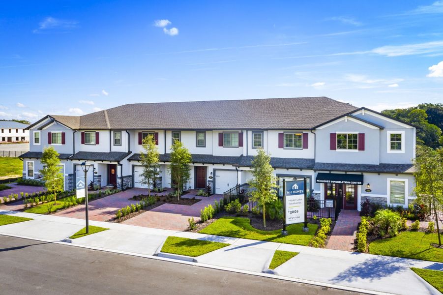 Image 29 of the Hidden Lake Townhomes community in Apopka, FL.