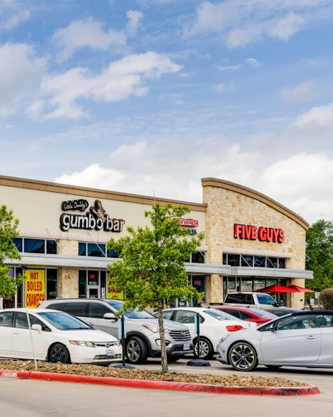 Image 5 of the Bayou Lakes community in Dickinson, TX.
