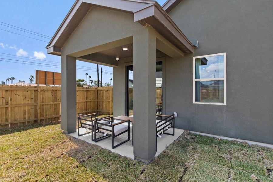 Exterior details of a home in Las Cruces, Alamo (Image 4).