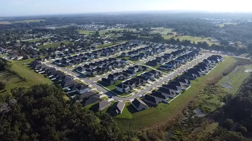Aerial view of the Abbey Glen community in Dade City, FL, showing layout and nearby surroundings (Image 7). Aerial view of the Abbey Glen community in Dade City, FL, showing layout and nearby surroundings (Image 7).