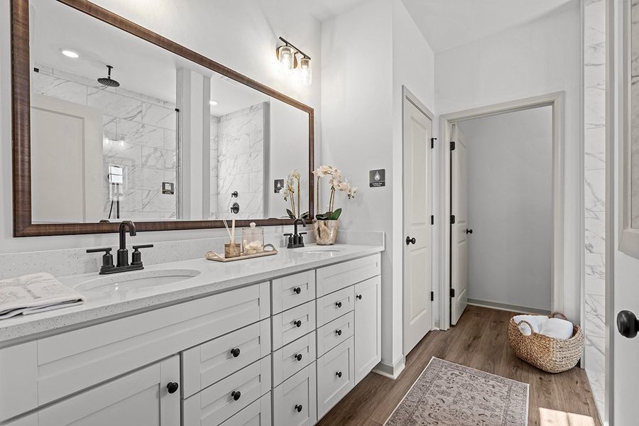 Julie II - Master Bath