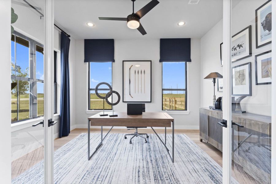 Furnished interior in a model home at Lakeview 100’s in Waller (Image 7).