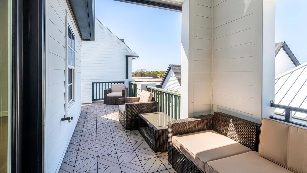 Exterior details of a home in Chatterton Oaks, Houston (Image 3).