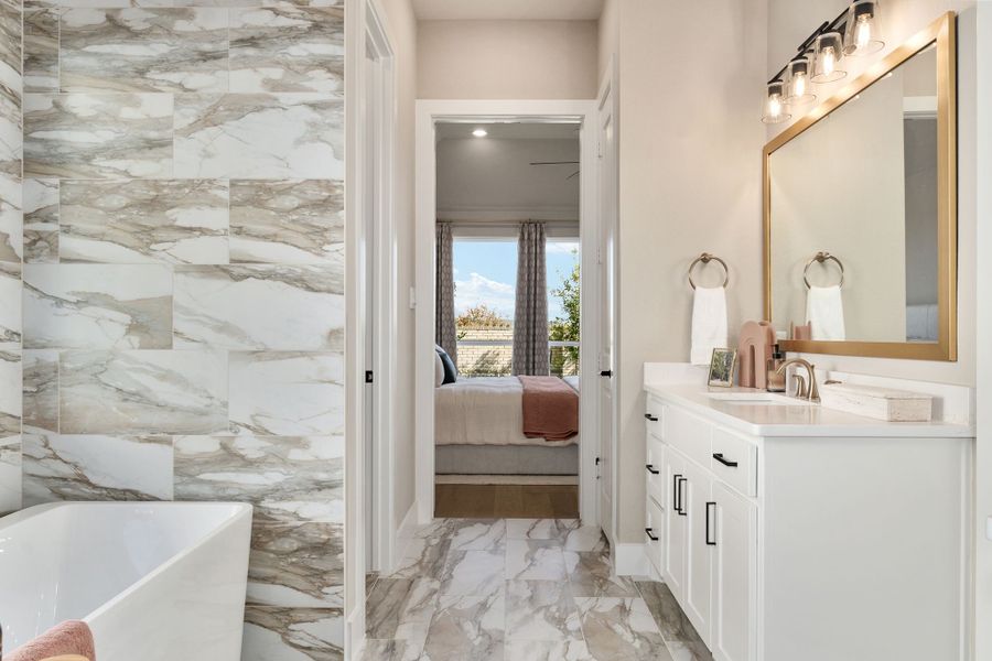 Plan 1687 North Sky 65s Main Bathroom Photo by American Legend Homes