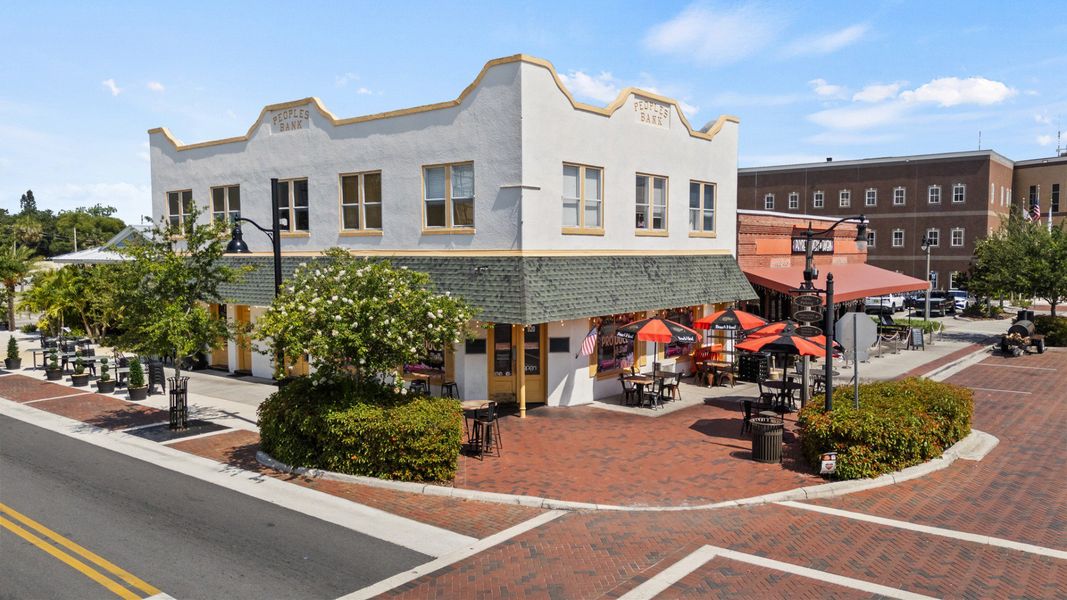 Historic bank building with outdoor dining in downtown St. Cloud, FL offering charm and character near Cyrene at Harmony. Historic bank building with outdoor dining in downtown St. Cloud, FL offering charm and character near Cyrene at Harmony.