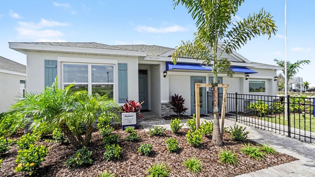 Exterior details of a home in Cypress Bay West, Palm Bay (Image 4).